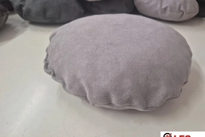 Okrągła poduszka dekoracyjna 32 × 32 cm – stylowy dodatek do Twojego wnętrza!