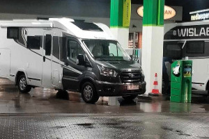 Kamper na Wynajem Lubelskie /Wąski i kompaktowy Benimar Yrteo 861 z 2024r