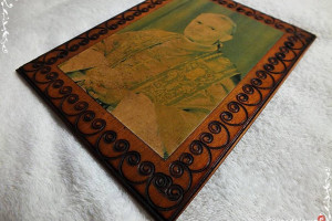 Stary mały obrazek wypalany w drewnie Święty Jan Paweł II Papież