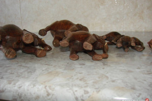 stado słoni, indyjskie drewniane figury