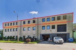 Całe piętro biurowca 630 m² z windą i parkingiem