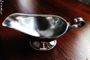 Stara metalowa sosjerka z PRL Chromowana stal nierdzewna