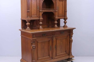 Stary kredens dębowy