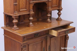 Stary kredens dębowy