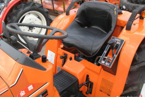 Kubota B 4x4 pług do śniegu solarka piaskarka ładny stam jak nowa