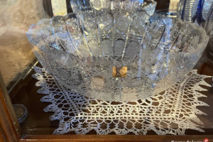 Krysztalowa owocarka , bardzo duza . PRL.