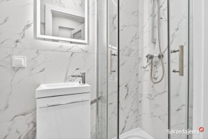 Nowoczesny pokój z prywatną łazienką obok uczelni.