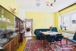 Kamienica: mieszkania, 2 lokale usługowe, 3 garaże