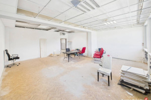 Biuro 50,4 m² z windą i parkingiem – Rybnik