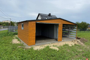 Garaż Blaszany dwuspadowy z wiatą 7x5 Złoty Dąb, brama uchylna PREMIUM