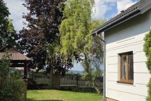 Dom jednorodzinny z garażem i ogrodem