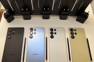  Samsung Galaxy S25 Ultra , Samsung Galaxy S25, Samsung S25+ , Samsung S24 Ultra,  Samsung Z Fold7, Apple iPhone 17 Pro Max, iPhone 17 Pro, iPhone 17