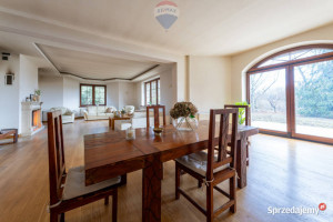 PARTEROWY DOM PEŁEN PRZESTRZENI I ŚWIATŁA