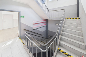 Biuro 85,3 m² z windą i parkingiem – Rybnik