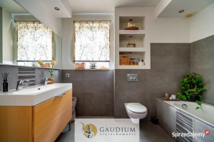 Bliźniak 6 pokoi z garażem i ogródkiem