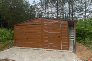 Garaż Blaszany 5×5 + Wiata panelowa 0.5×5 Dach Dwuspadowy Złoty Dąb