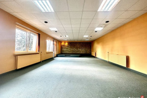 Na wynajem budynek z dużym parkingiem ul. Bociania