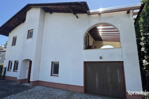 DUZY DOM W CENTRUM KROSNA