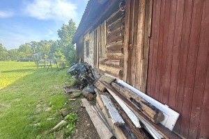 Drewniany dom na 13 ar działce- Chorkówka.