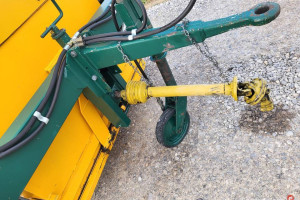 Piaskarka do trawników Boisk Golfa Eurogreen Portax 120 cm