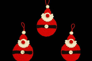 Zawieszka ozdoba szydełkowa na choinkę Mikołaj 5x8cm (Z230)