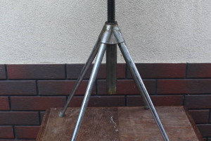 stołek obrotowy metalowy