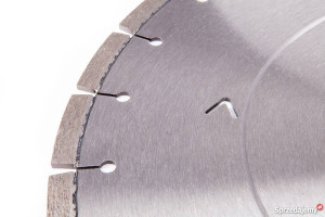 PIŁA JEZDNA SPALINOWA TARCZA 350 ŚWIEŻY MOKRY BETON