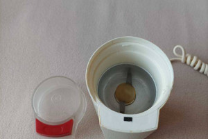 Elektryczny udarowy młynek do kawy Predom typ 652 z czasów PRL