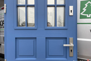 Drzwi zewnętrzne drewniane niebieskie ANGIELSKIE