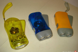 Latarki LED bezbateryjne na dynamo.