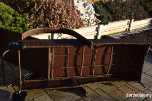 Leżak ogrodowy na kółkach brąz technorattan z ekri poducha