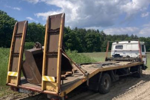 Autolaweta ciężarowa - samochód specjalny, laweta, niskopodwozie, sprawna.