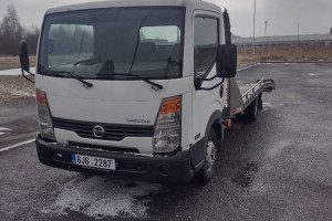 Nissan Cabstar Canter autolaweta pomoc drogowa najazd ocynk Iveco LT Master