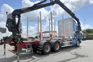 Ciezarowy do przewozu drzewa drewna 6x4 Scania klonice dzwig