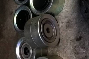 Rolka napinająca paska wielorowkowego MAN