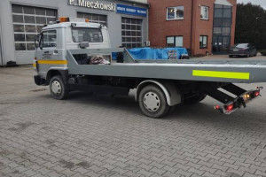 Volkswagen/MAN LOX-F autolaweta z platformą hydrauliczną