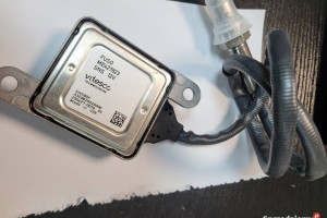 CZUJNIK NOX MITSUBISHI FUSO CANTER ME427823 427823 NEW ORGINAŁ ME427823