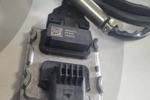 Czujnik Nox NEW HOLLAND CASE 90335571 48084776 NOWY ORGINAŁ