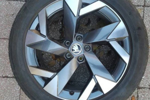 Oryginalne felgi Skoda Trisuli 19 cali opony letnie Kodiaq Karoq
