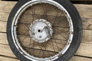 KOŁO PRZÓD WSK M06 125 150 175 OPONA