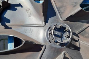 Tesla 3 4 Kołpaki 18 cali 4 Chlapacze Nowe Oryginalne z Logo 1044231-99B R