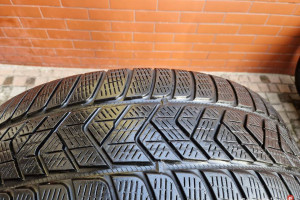 Komplet używanych opon zimowych Pirelli Scorpion Winter 235/55 R18
