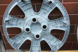 Kołpaki Hyundai 14 cali orginalne Nowe 3 sztuki.