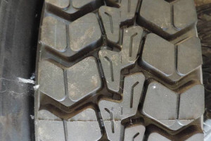 Opona 315/80R22.5 315 80 22.5 Biezniowane