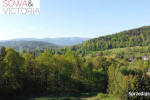 Działka z rozpoczętą budową z widokiem na góry