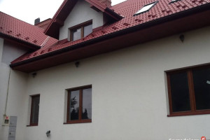 Obiekt komercyjny z gruntem i dużym parkingiem przy DK 94