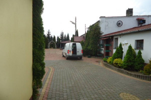 Hale przemysłowe magazyny dom weselny Ninków