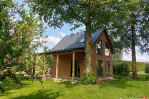 Dom całoroczny z działką nad jeziorem