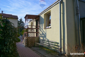 Połowa bliźniaka z ogrodem w centrum Piastowa