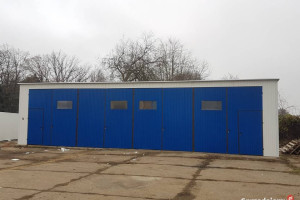 Blaszana hala 14×6m – biały/niebieski